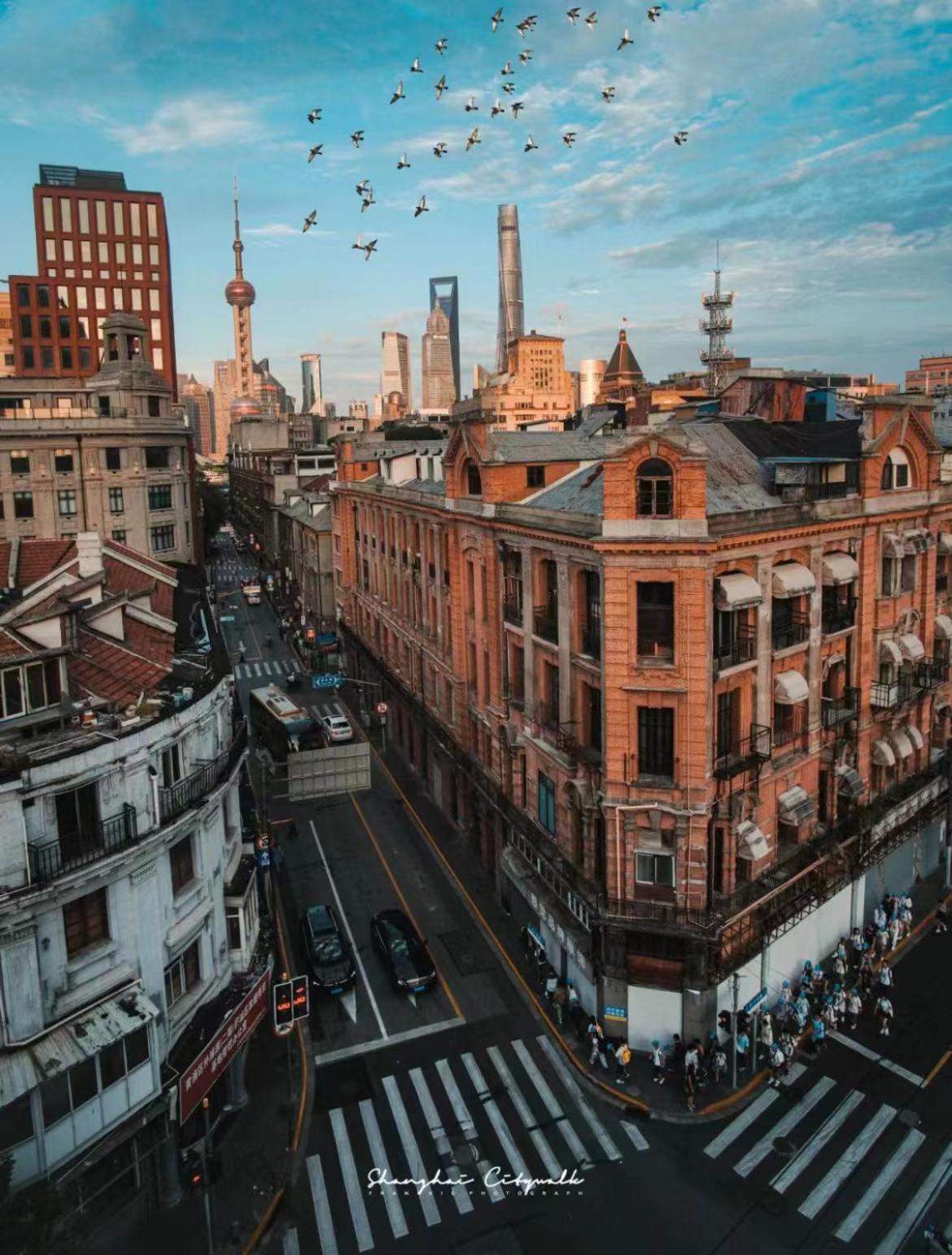 Molly - Nanjing East Road The Bund 3-bedroom With Elevator *