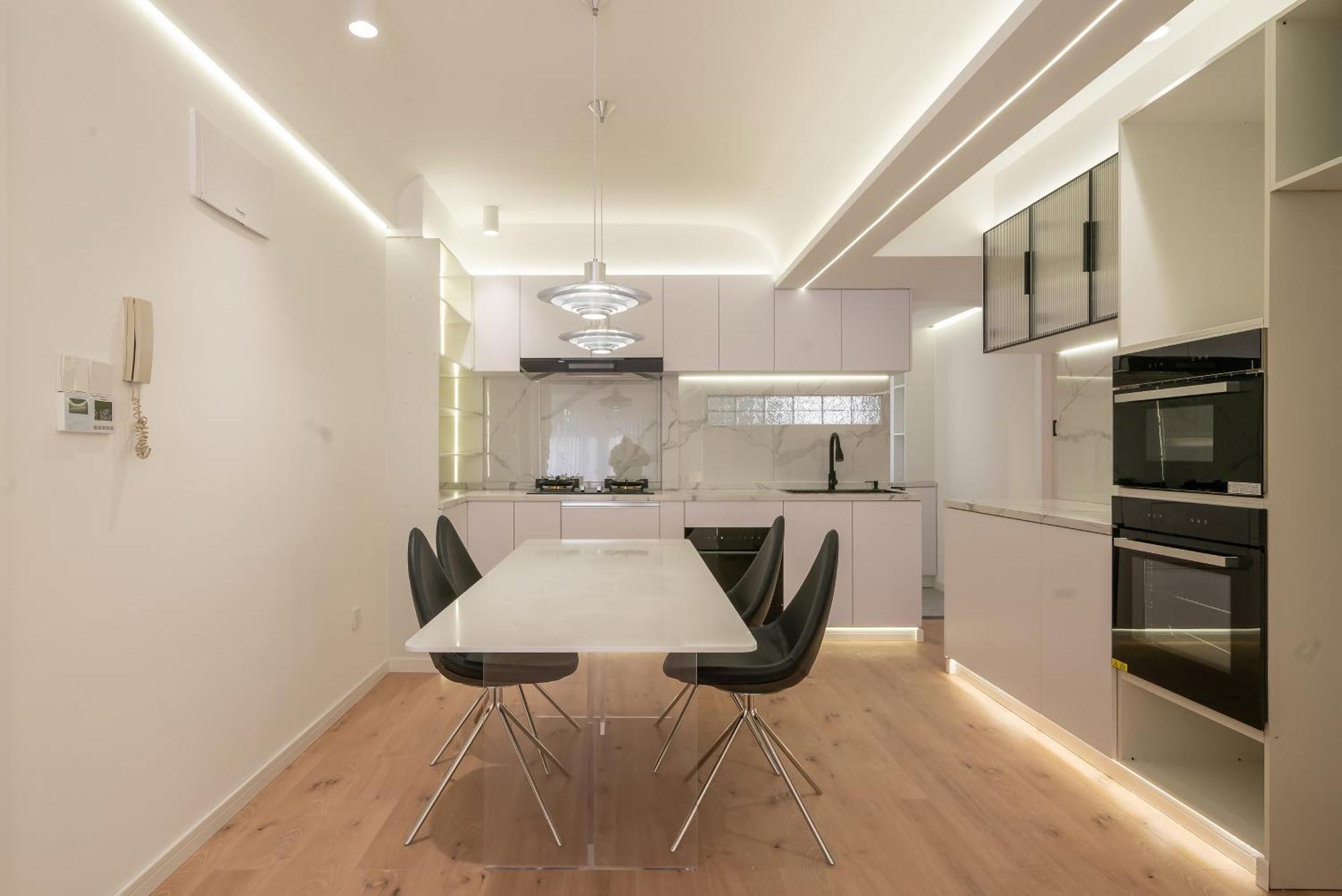 Molly - Nanjing East Road The Bund 3-bedroom With Elevator *