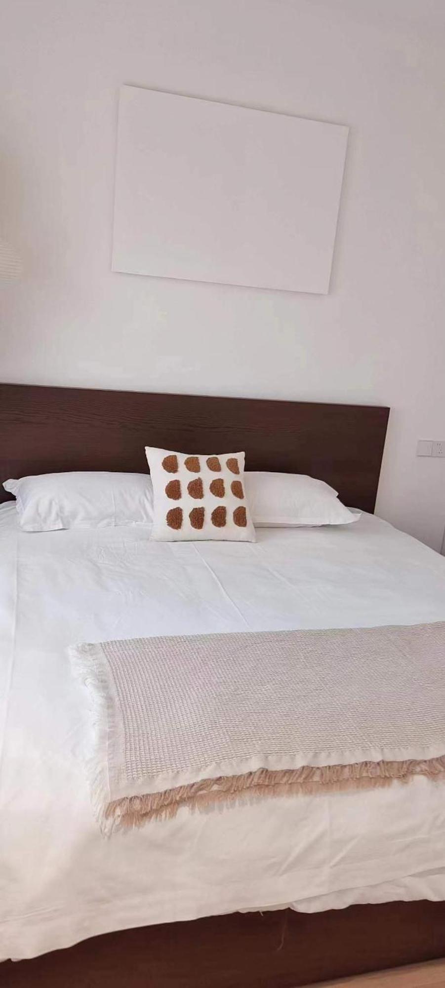 Molly - Nanjing East Road The Bund 3-bedroom With Elevator *