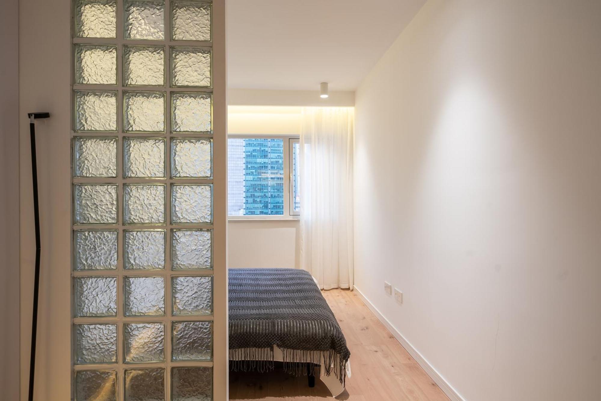 Molly - Nanjing East Road The Bund 3-bedroom With Elevator Apartment *