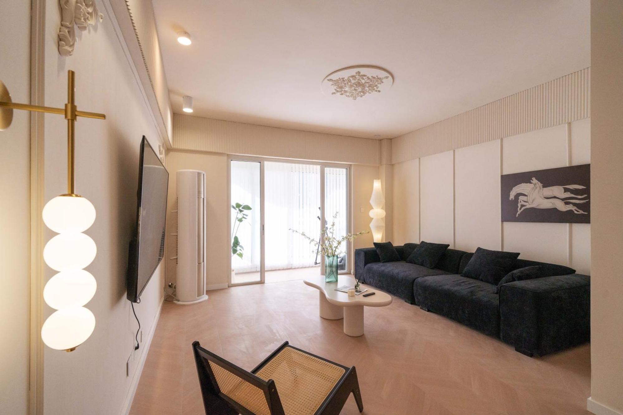 Molly - Nanjing East Road The Bund 3-bedroom With Elevator Apartment *