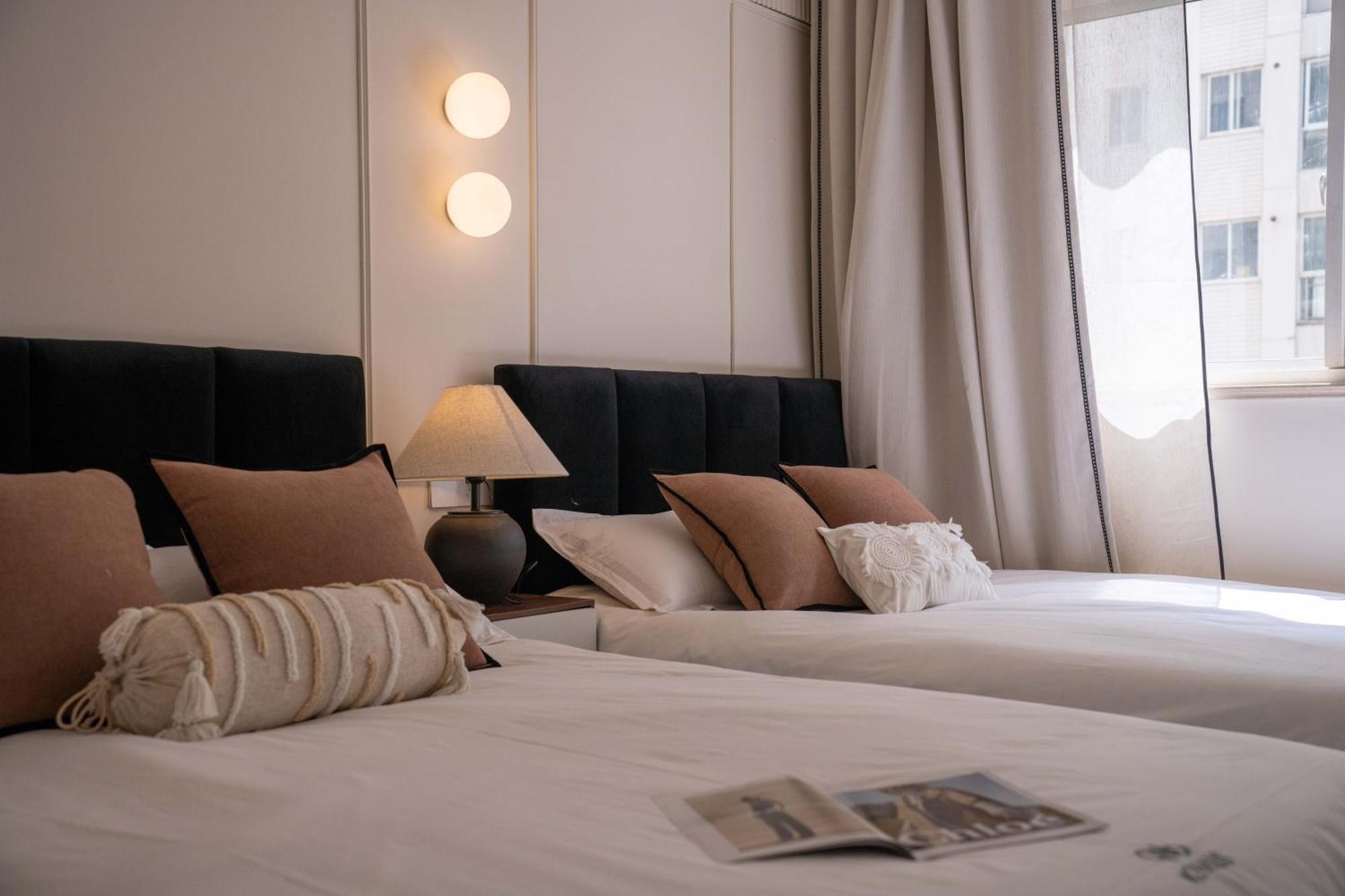 Molly - Nanjing East Road The Bund 3-bedroom With Elevator Apartment *