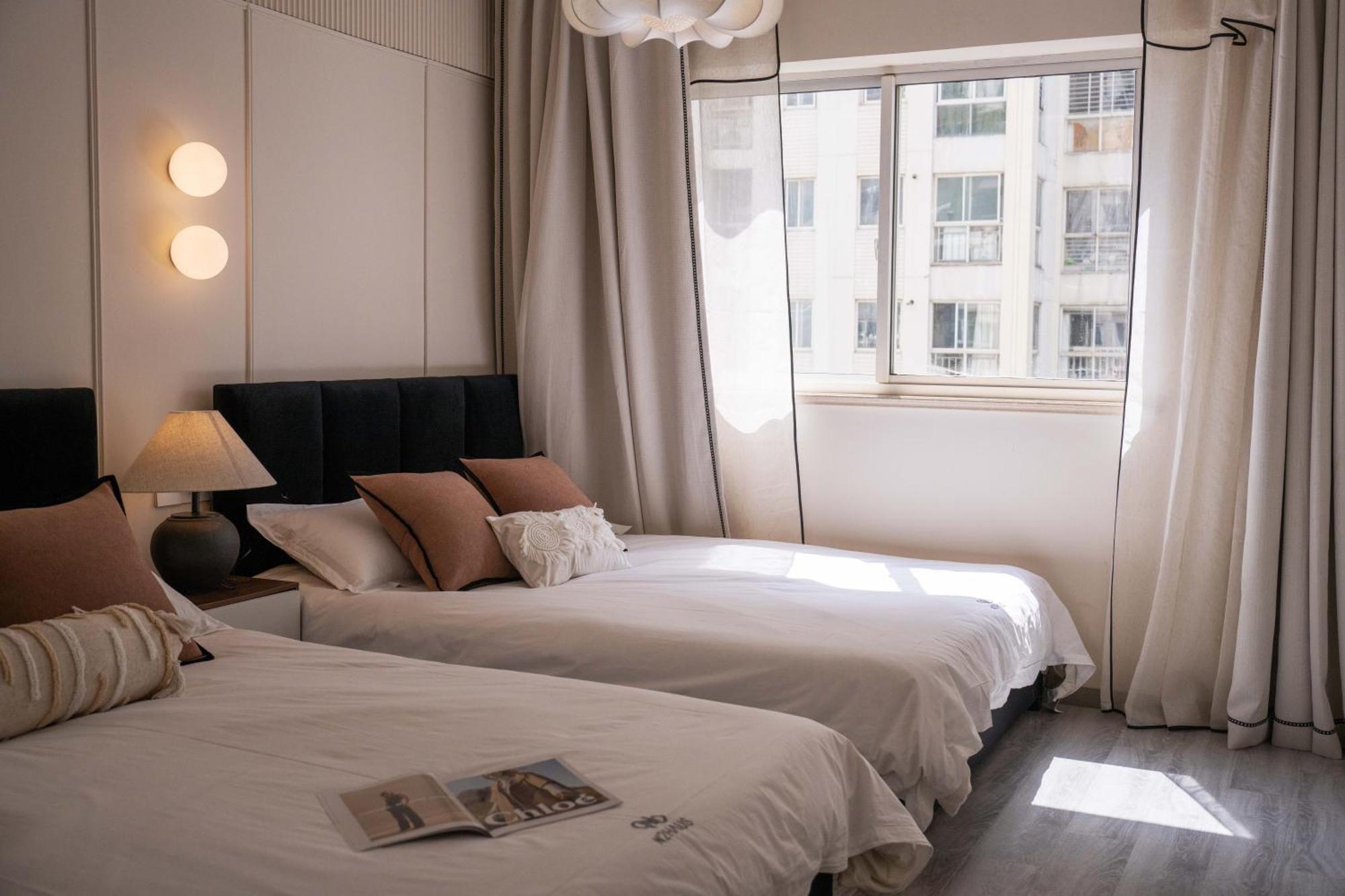 Molly - Nanjing East Road The Bund 3-bedroom With Elevator *