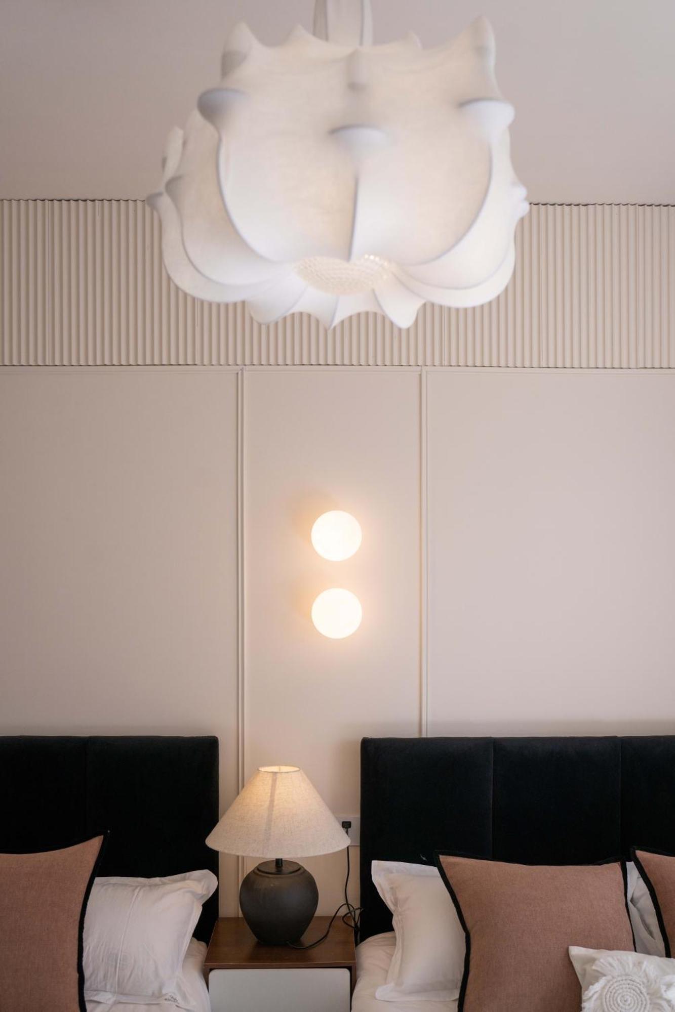 Molly - Nanjing East Road The Bund 3-bedroom With Elevator Apartment *