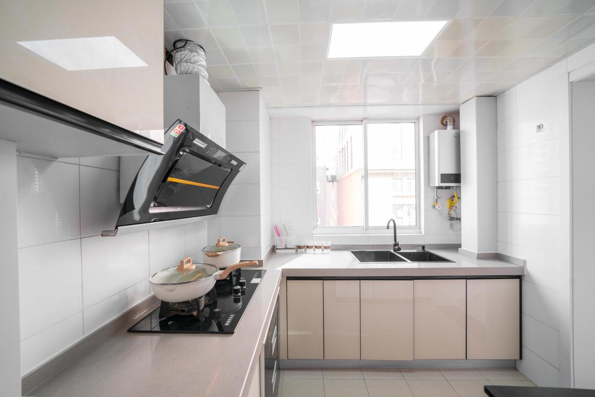 Molly - Nanjing East Road The Bund 3-bedroom With Elevator Apartment Shanghai