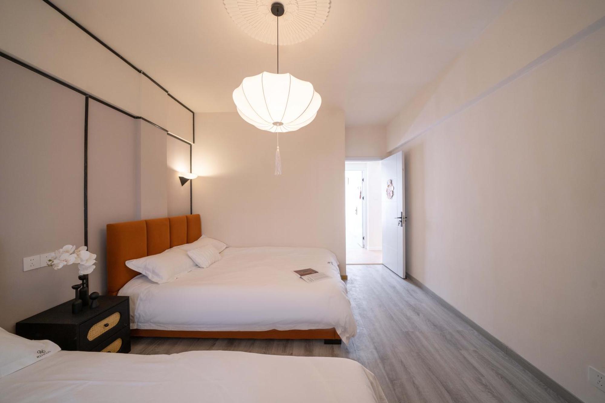 Molly - Nanjing East Road The Bund 3-bedroom With Elevator Apartment *