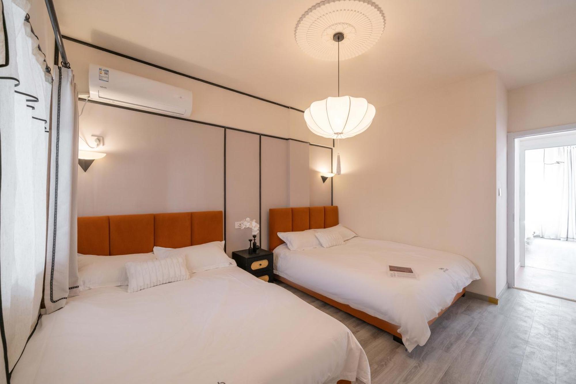 Molly - Nanjing East Road The Bund 3-bedroom With Elevator *
