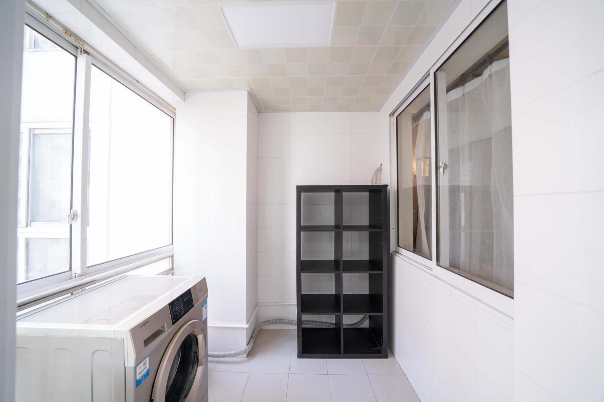 Molly - Nanjing East Road The Bund 3-bedroom With Elevator Apartment Shanghai