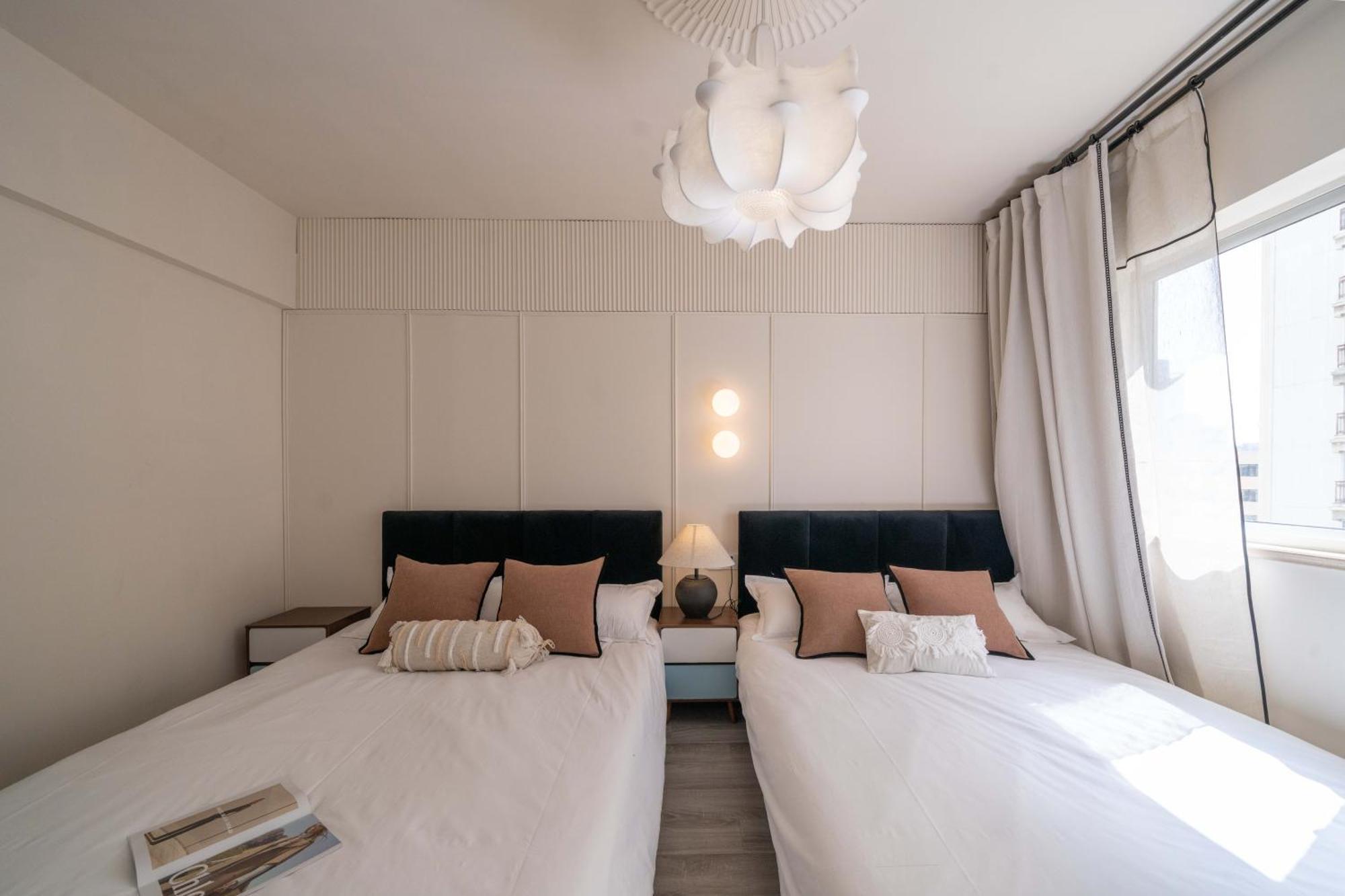 Molly - Nanjing East Road The Bund 3-bedroom With Elevator Apartment