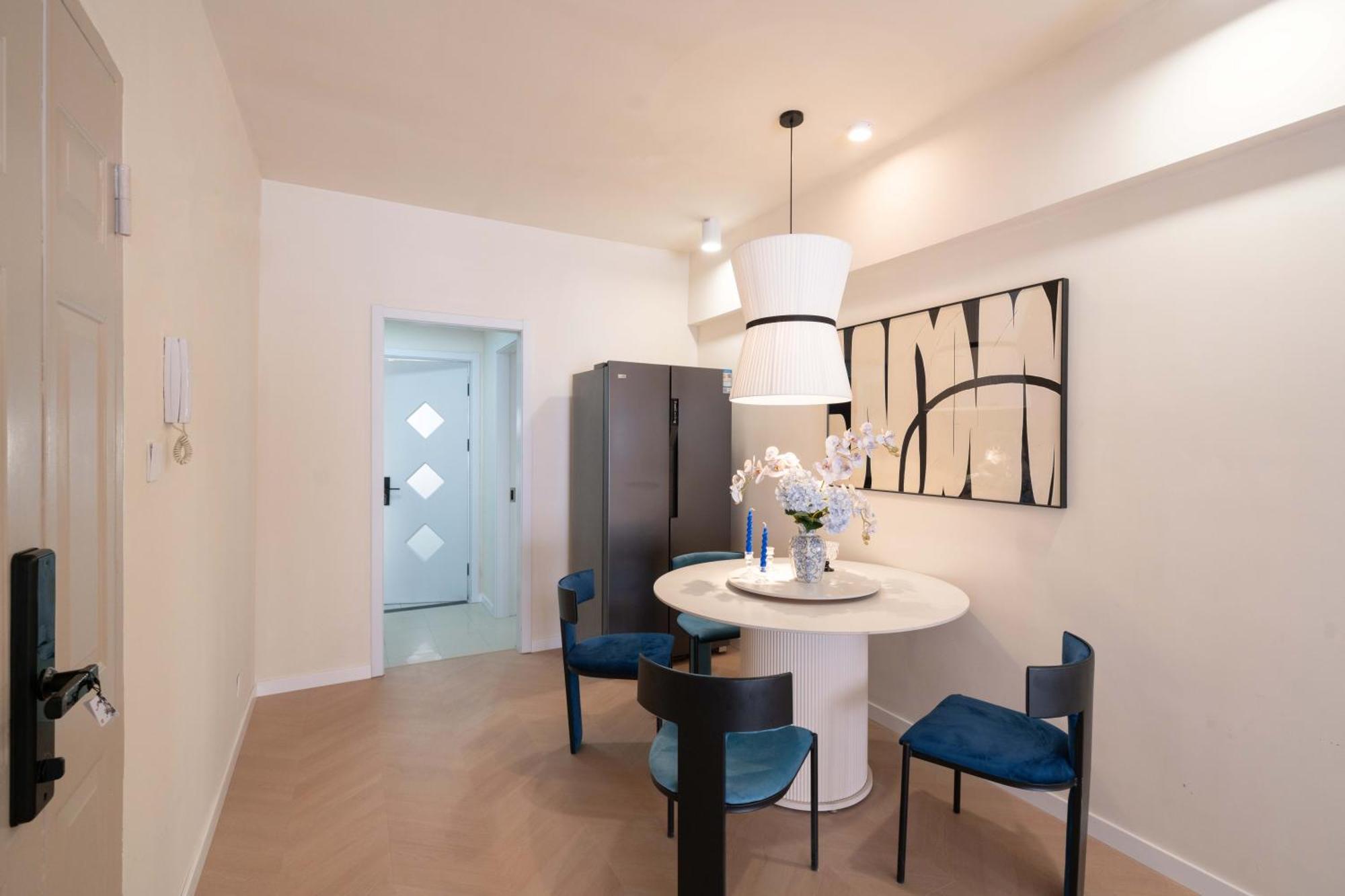 Molly - Nanjing East Road The Bund 3-bedroom With Elevator *