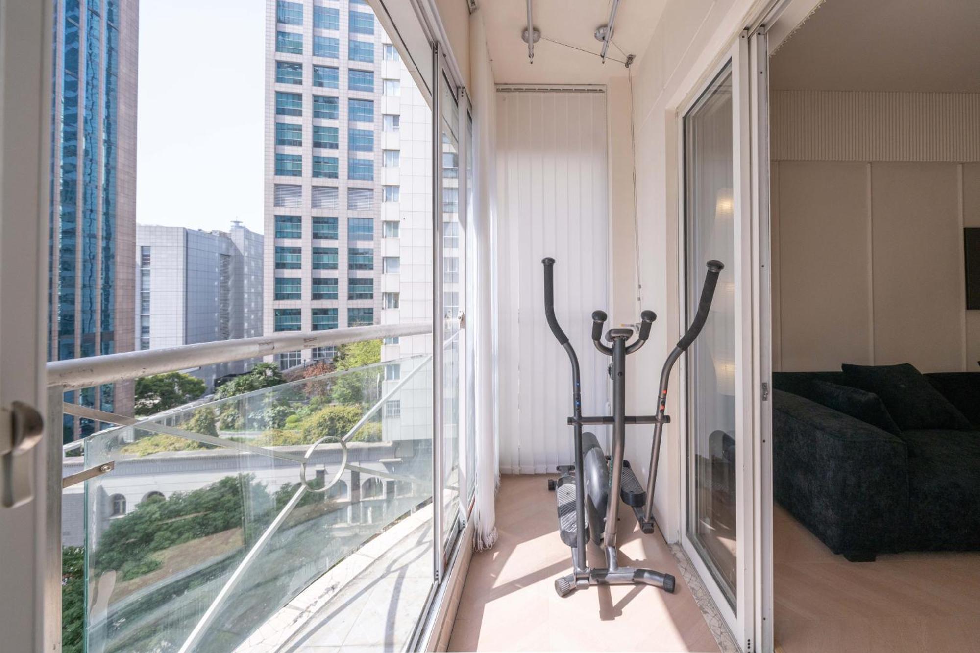Molly - Nanjing East Road The Bund 3-bedroom With Elevator Apartment