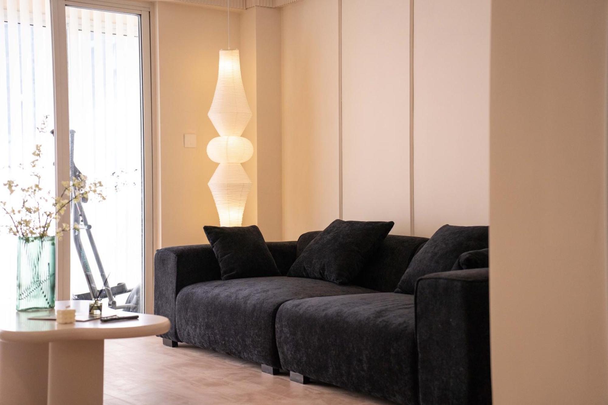 Molly - Nanjing East Road The Bund 3-bedroom With Elevator Apartment *